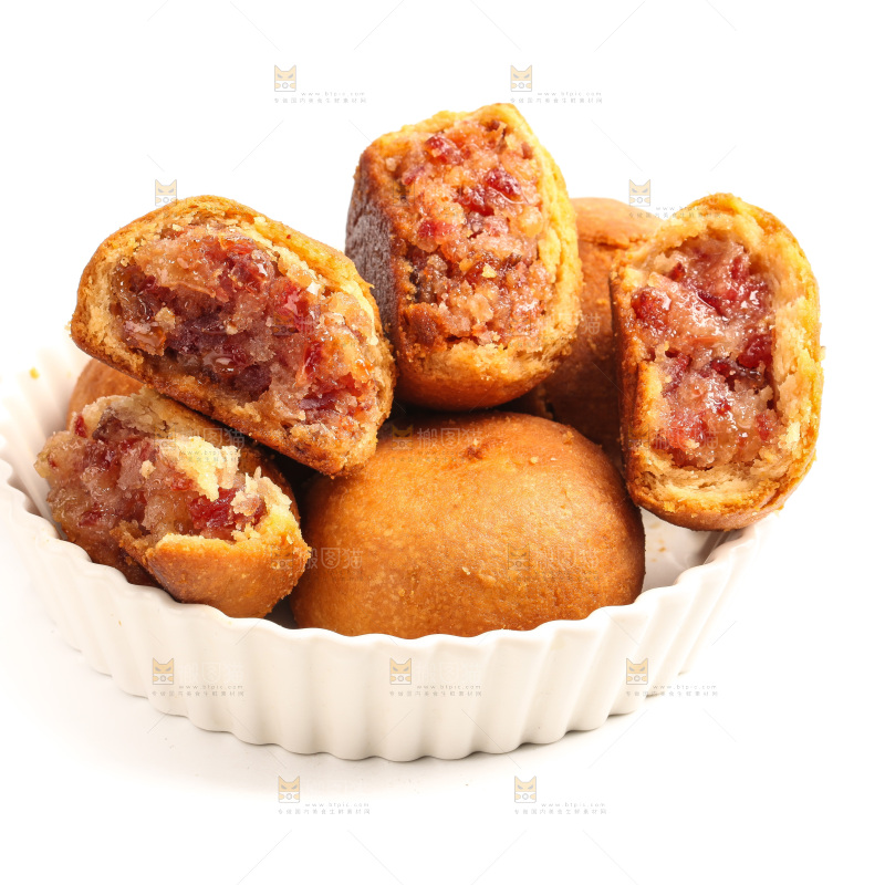 白底上盘子里的火腿月饼
