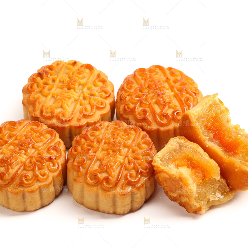 白底上的广式蛋黄月饼
