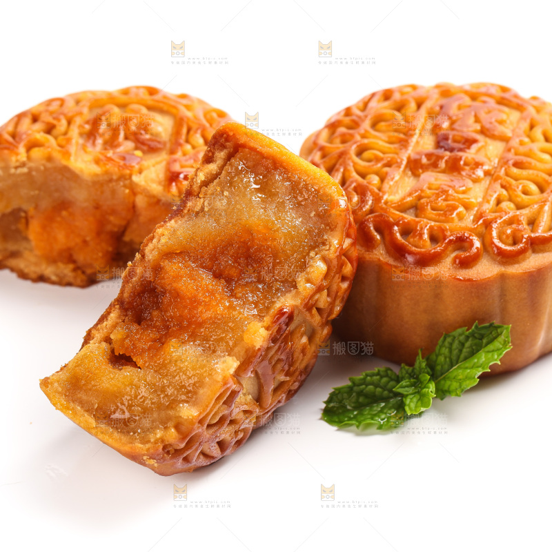 白底上的广式蛋黄月饼