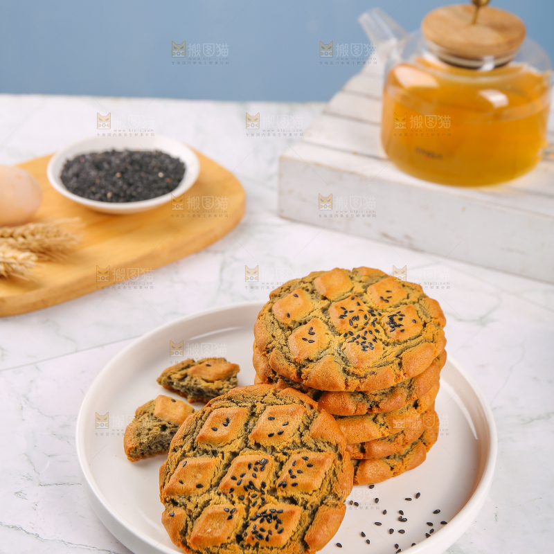 盘子里的铁棍山药桃酥