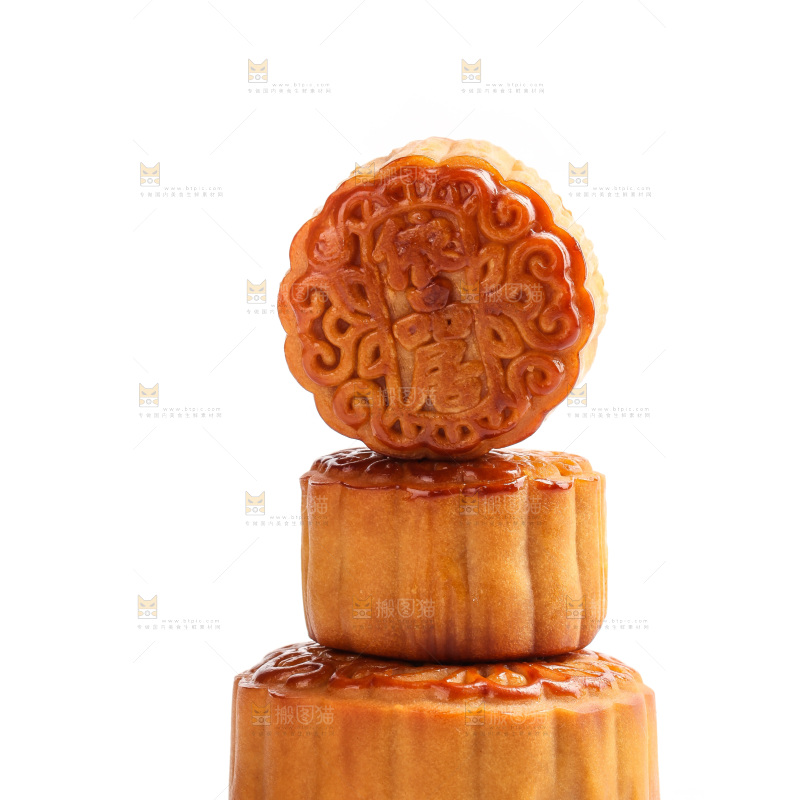 白底上放着的蛋黄月饼