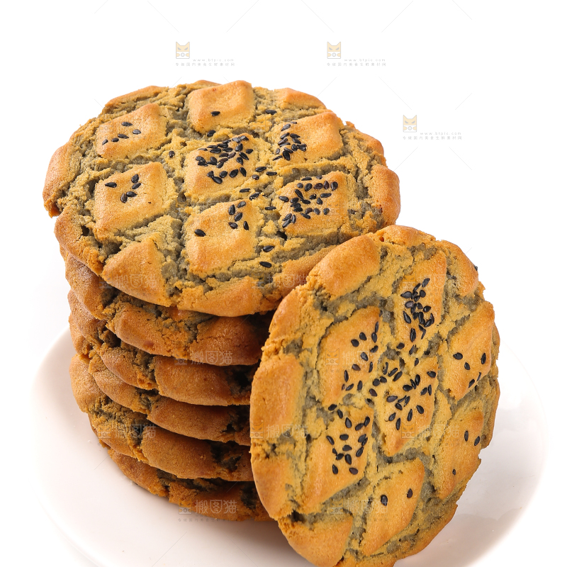 白底上放着一盘铁棍山药桃酥