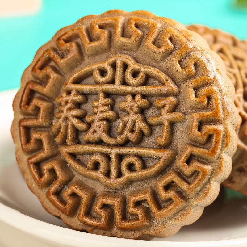 盘子里的荞麦苏子月饼