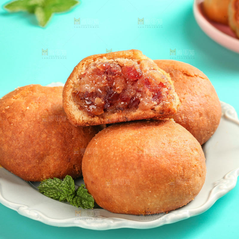 盘子里的火腿月饼