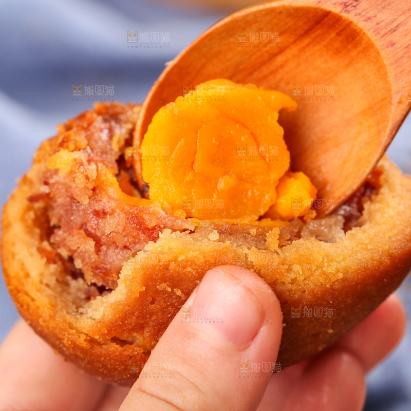 勺子上的蛋黄