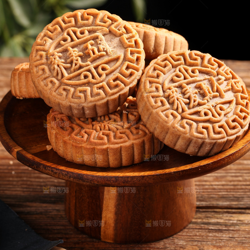 盘子里的荞麦五仁月饼