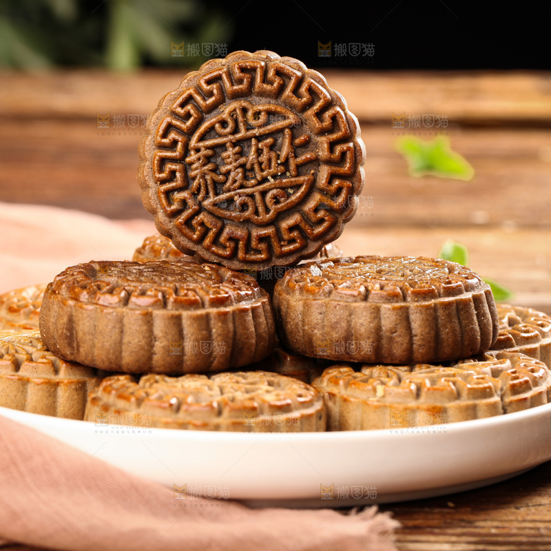 盘子里的荞麦五仁月饼
