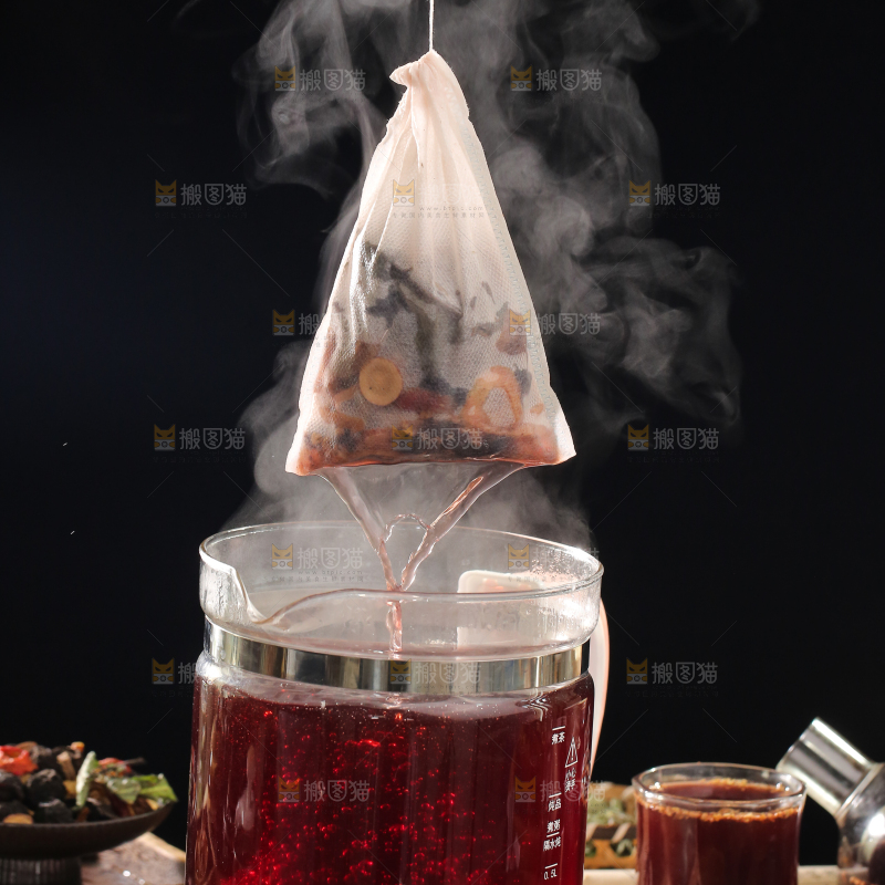 茶壶里正在煮酸梅汤