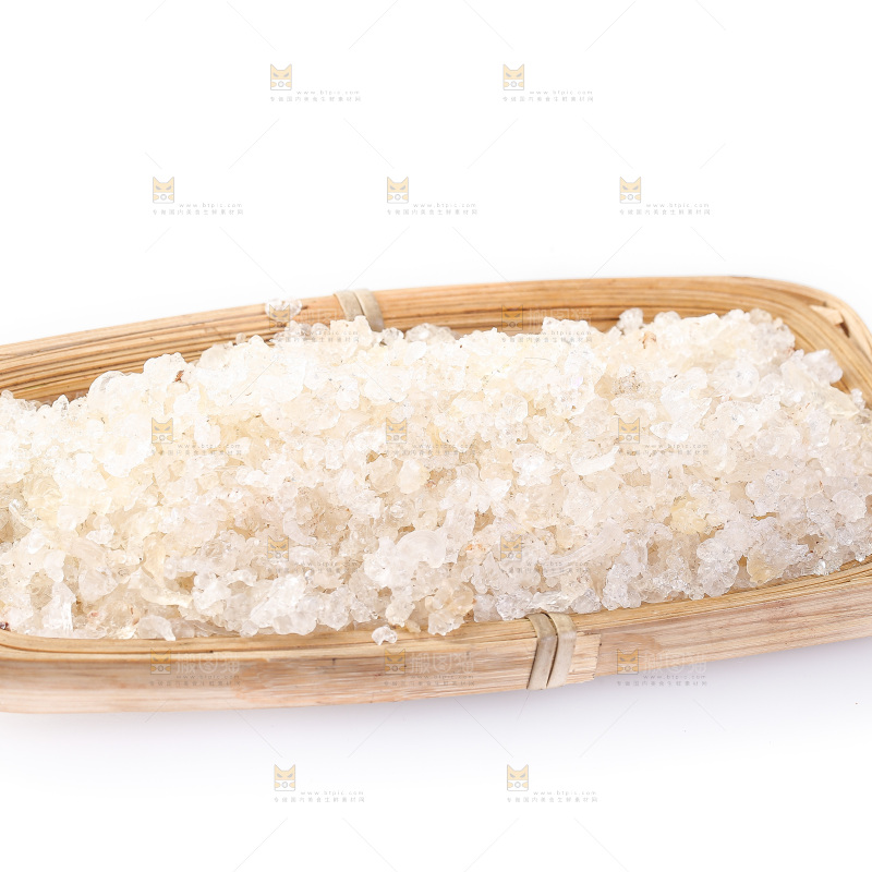木篮里放着雪燕