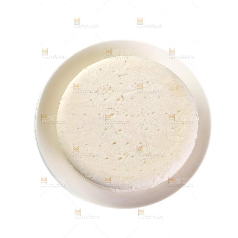 白底上放着一盘披萨饼