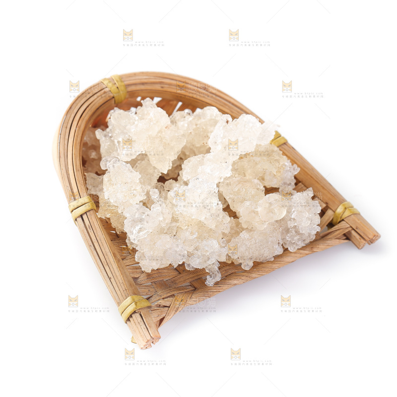 簸箕上放着雪燕