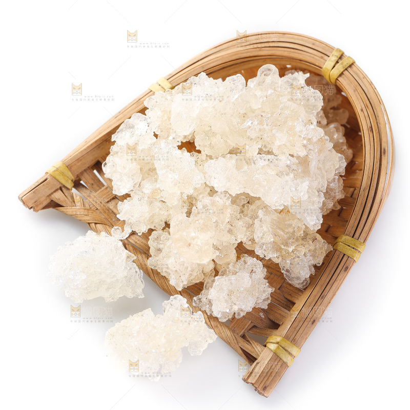 簸箕上放着雪燕