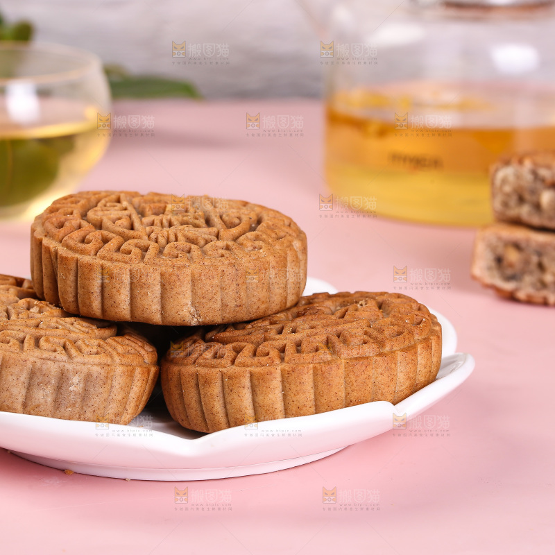 盘子里的荞麦五仁月饼