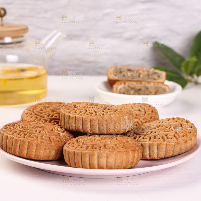 盘子里的荞麦五仁月饼