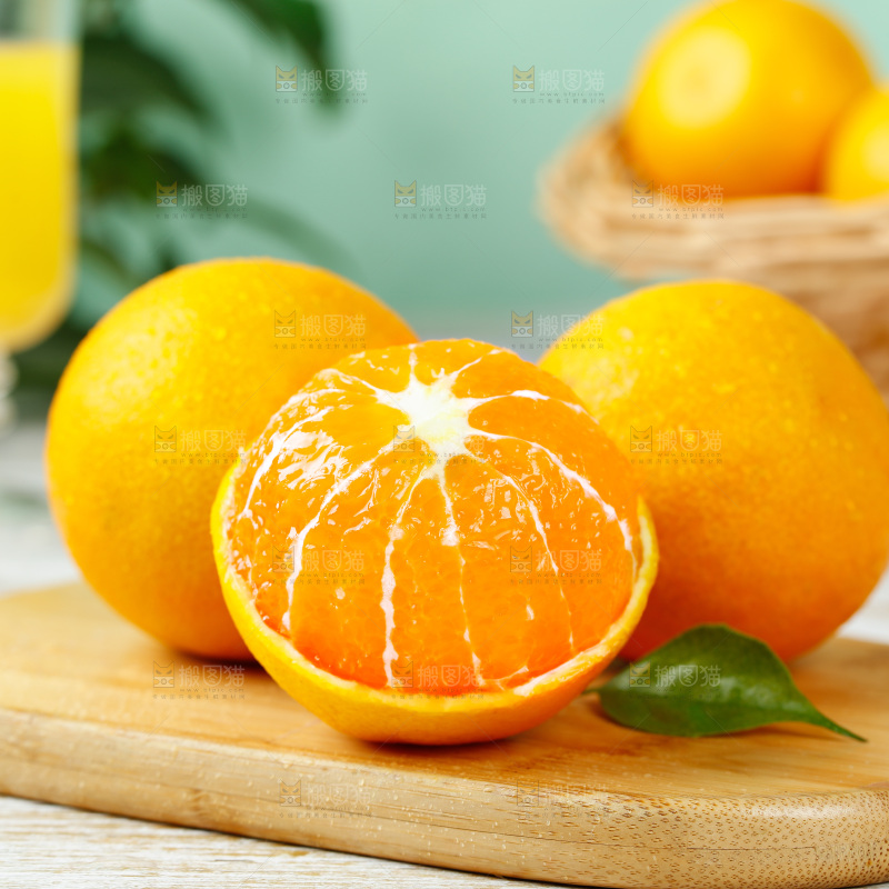 木板上放着爱媛果冻橙