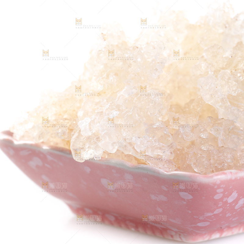 碟子里放着雪燕