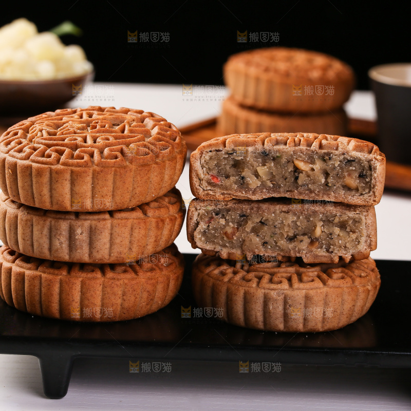 白底上的荞麦五仁月饼