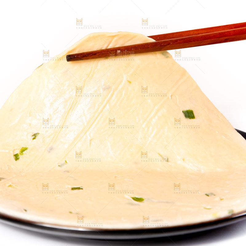 筷子上夹着葱油饼