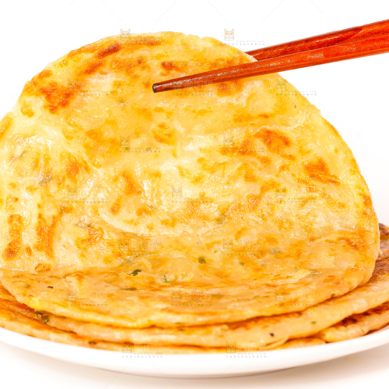 筷子上夹着葱油饼
