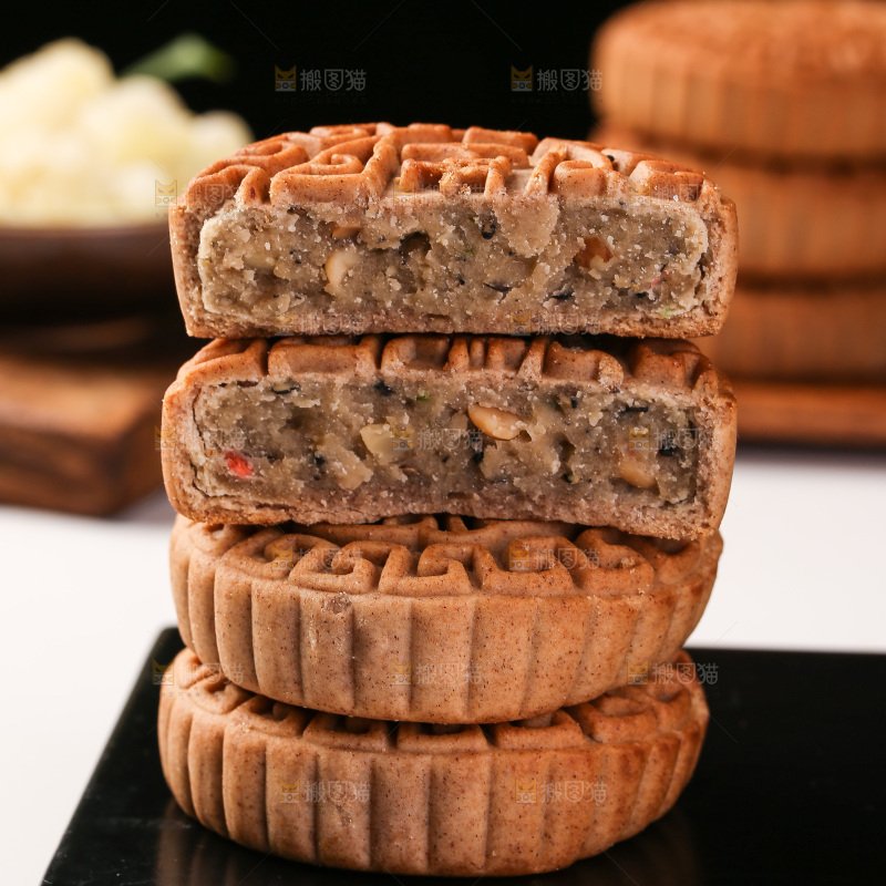 白底上的荞麦五仁月饼