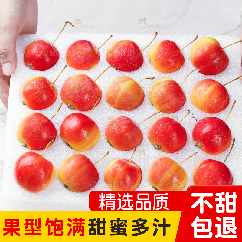 手上拿着一箱新鲜海棠果