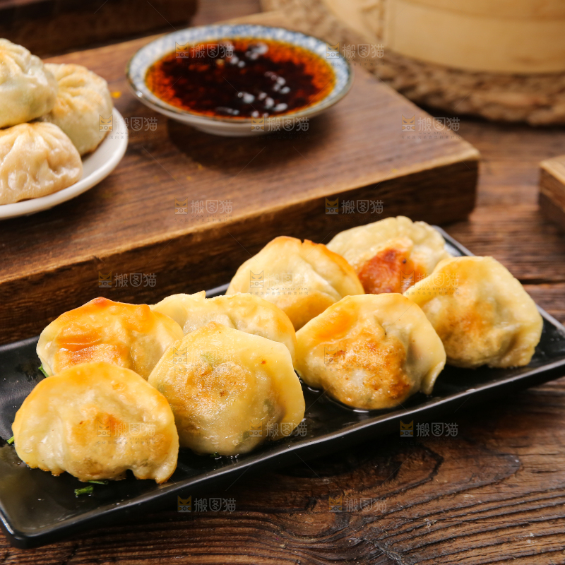 盘子里的煎饺