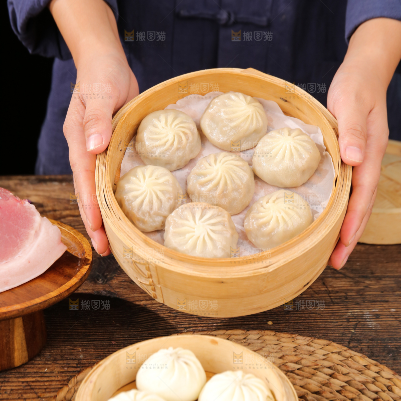 蒸笼里的小笼包