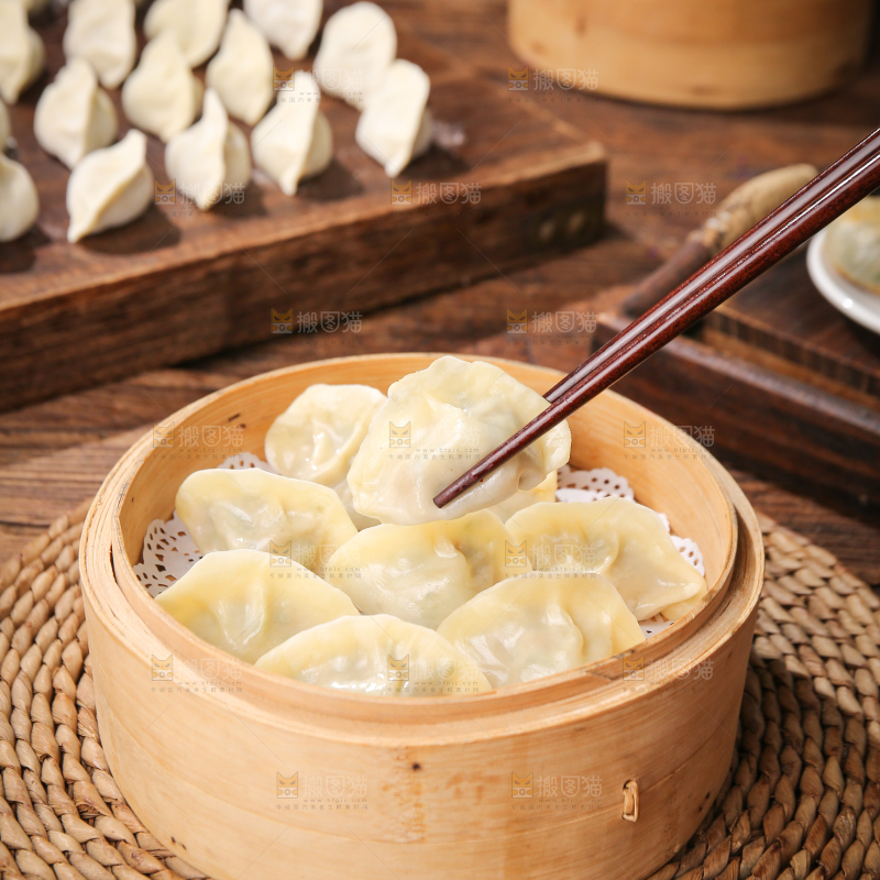 筷子上饺子蒸饺