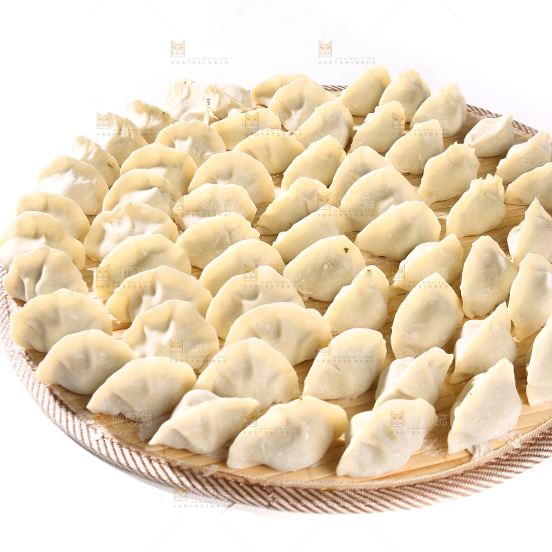 木垫上放着的手工饺子