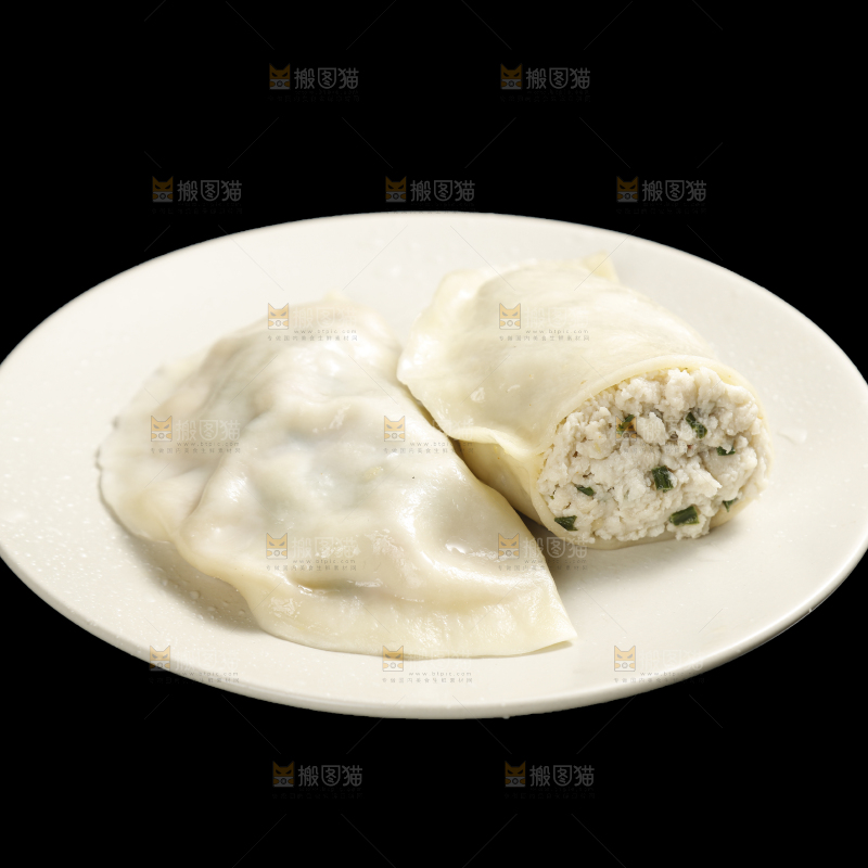 黑底上的一盘鲅鱼大饺子