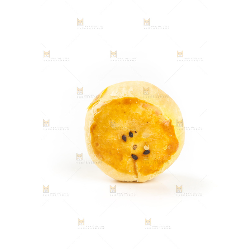 白底上摆放着蛋黄酥