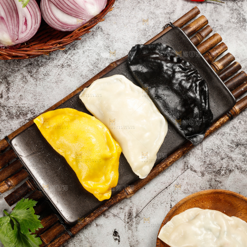 盘子里的大饺子组合