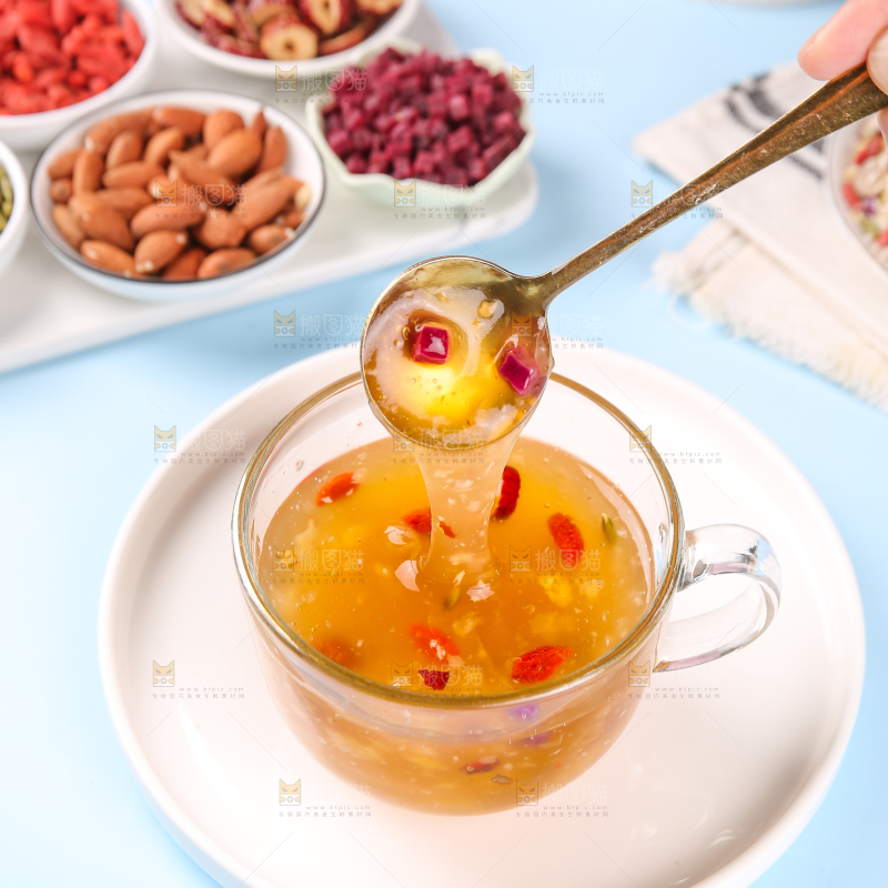 勺子里的坚果银耳羹