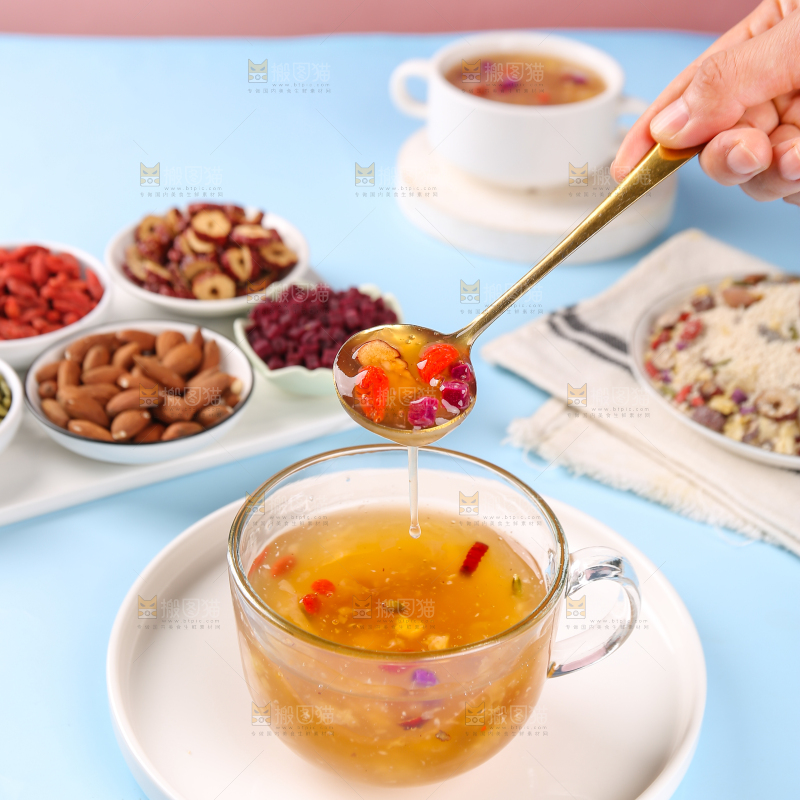 勺子里的坚果银耳羹