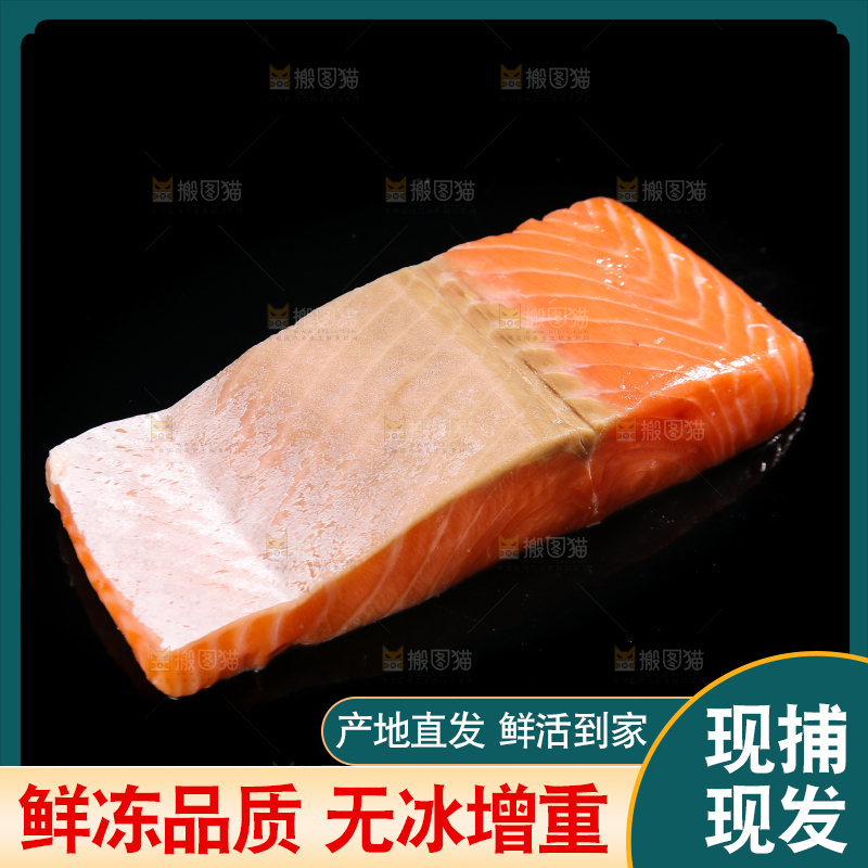 黑底上摆放着三文鱼