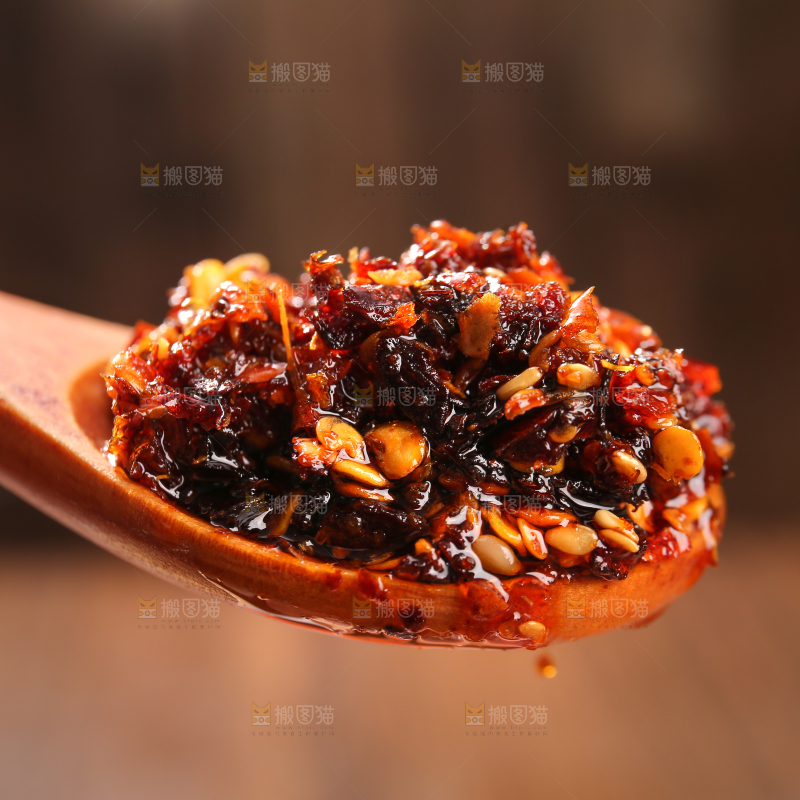 勺子上的油泼辣子