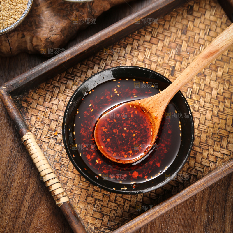 勺子上的油辣子