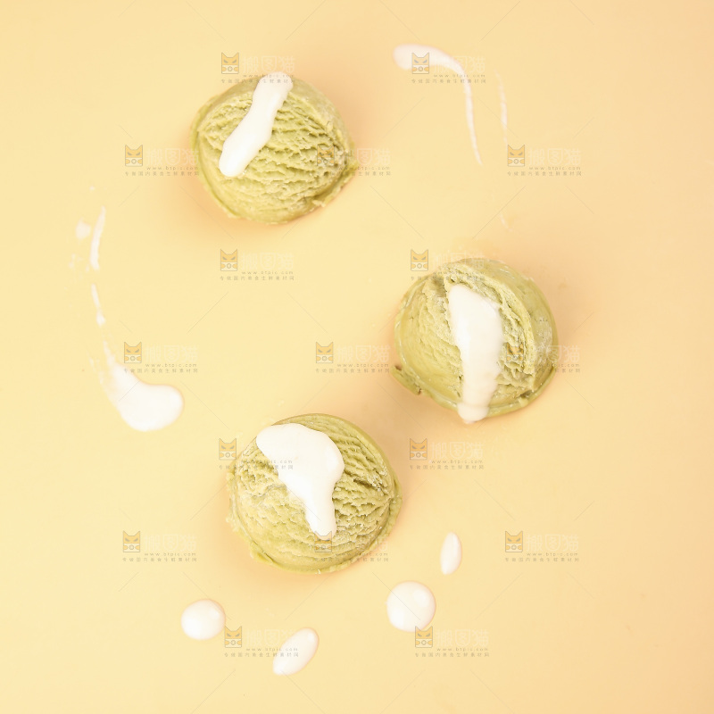 浅底上的酸奶冰淇淋