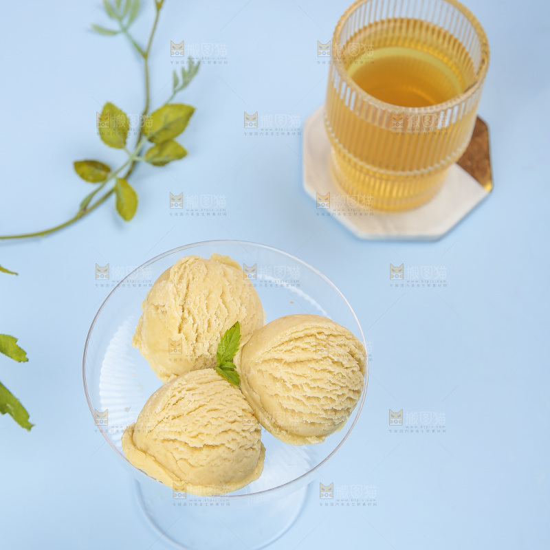 浅底上的冰淇淋球