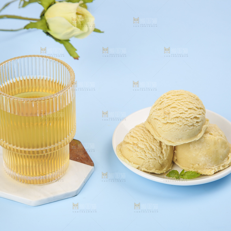 浅底上的酸奶冰淇淋