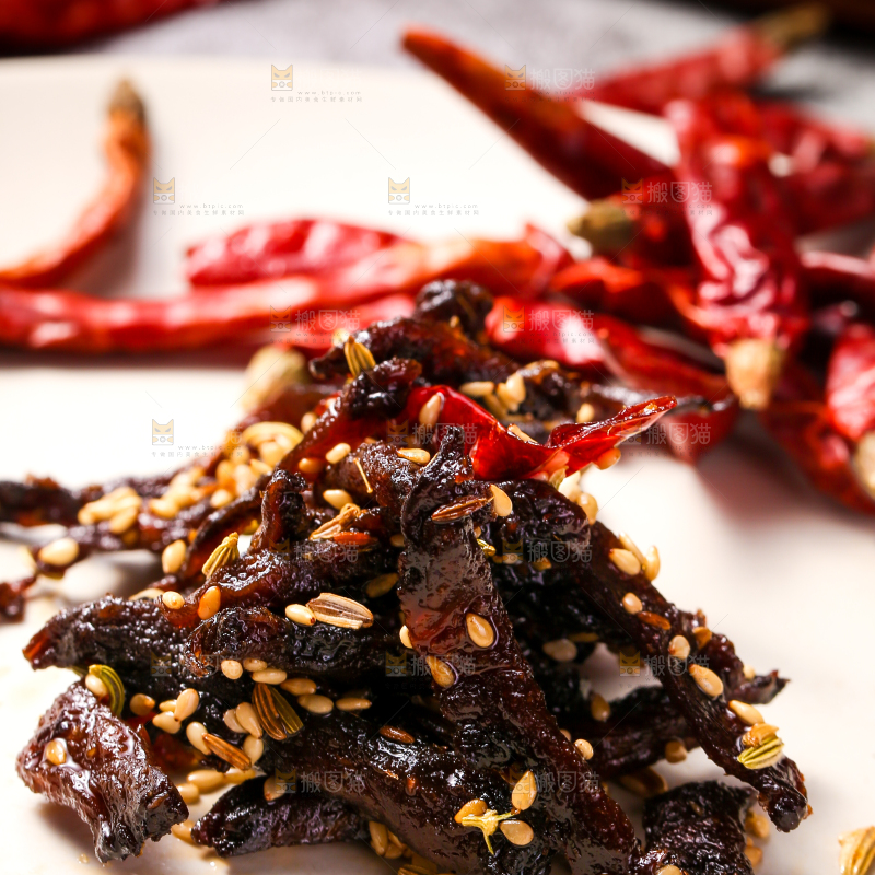 盘子里的孜然芥肉条