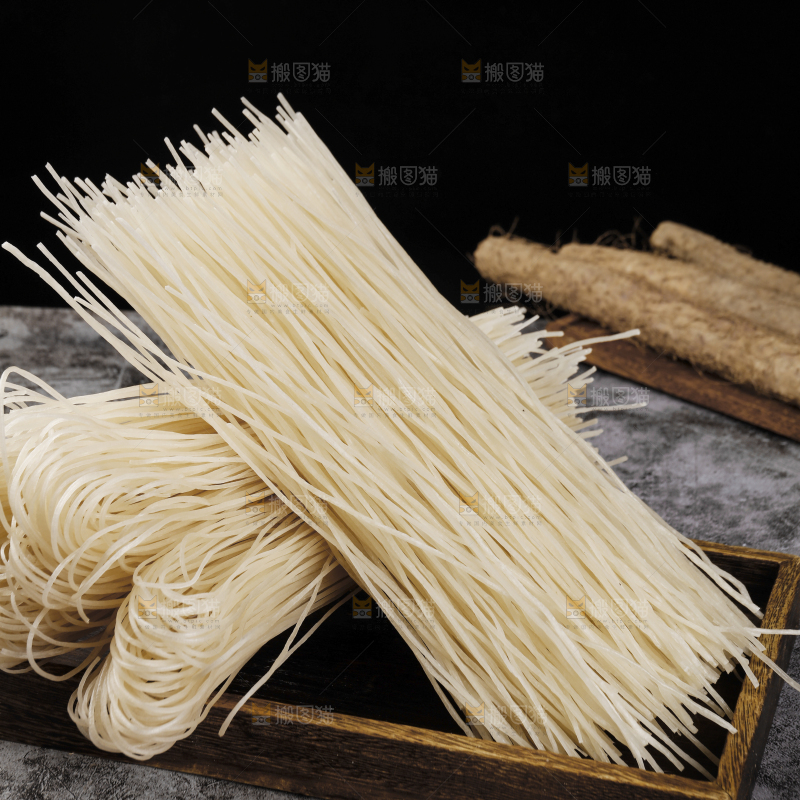 木盘里的野生葛根粉条