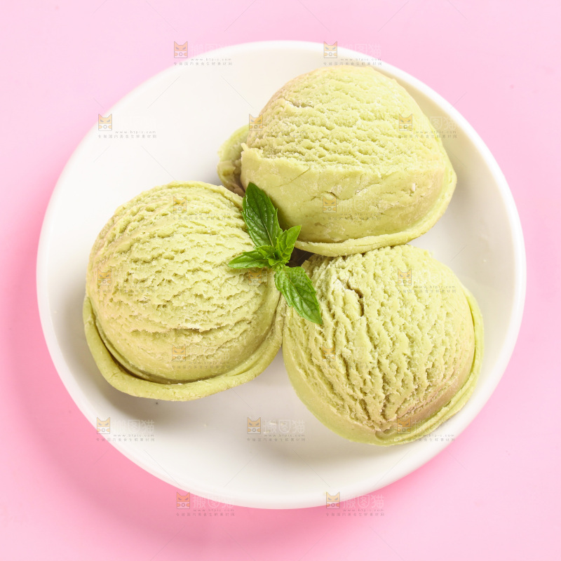 盘子里的酸奶冰淇淋