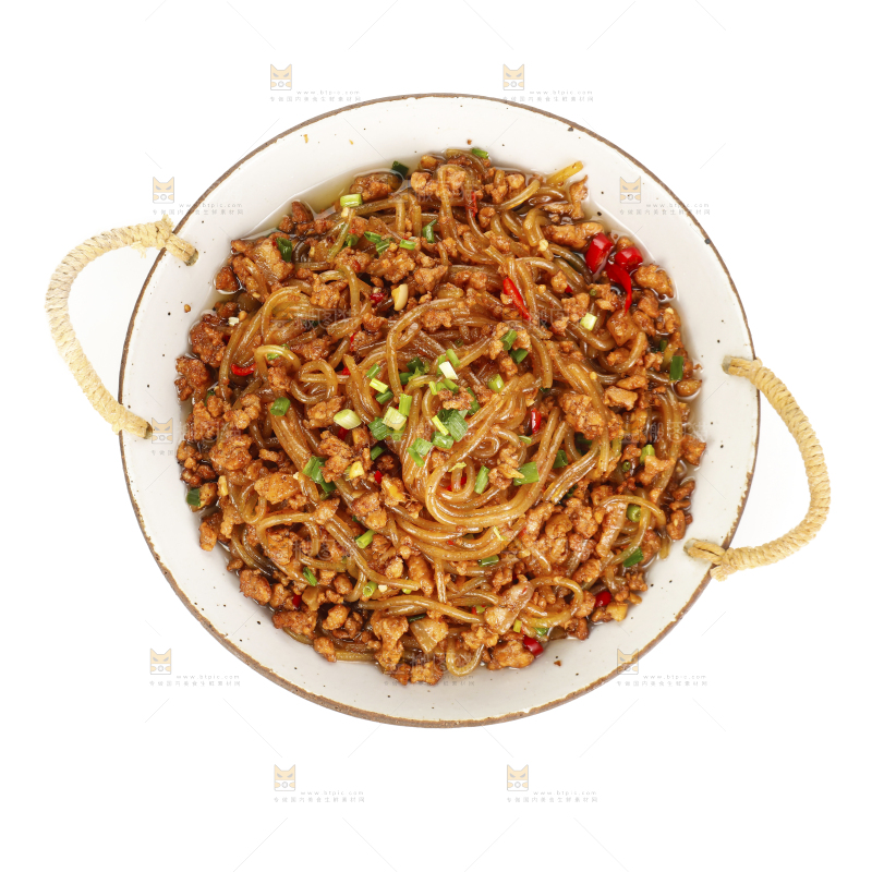 白底上放着一盘肉末粉丝