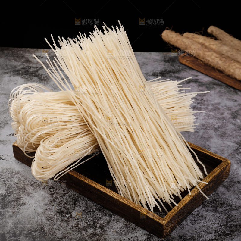 木盘里的野生葛根粉条