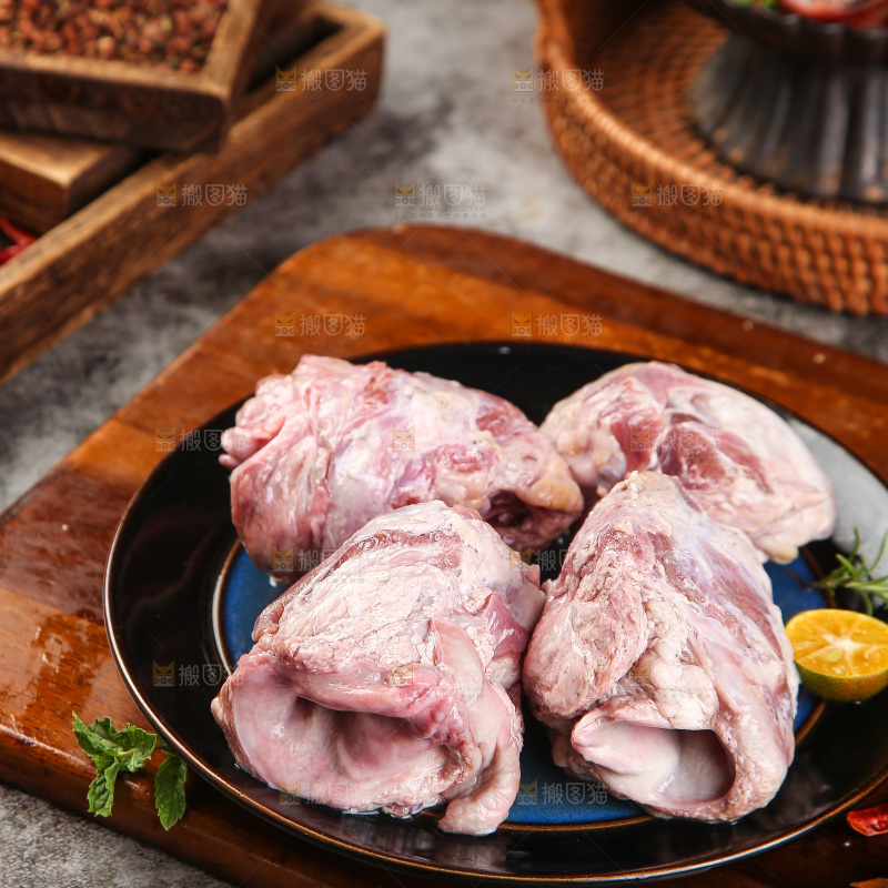 盘子里的生脆骨肉