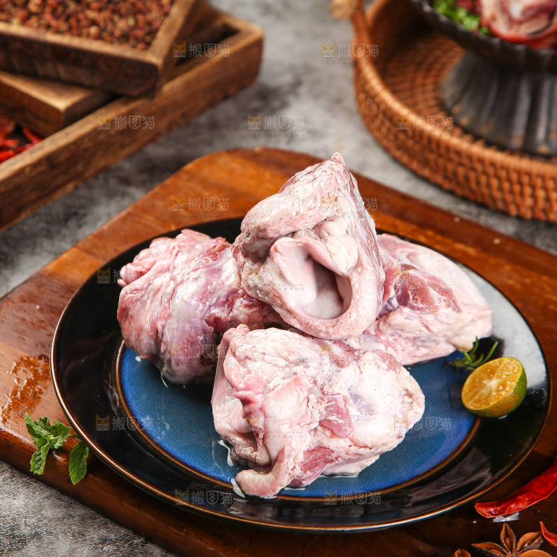 盘子里的生脆骨肉