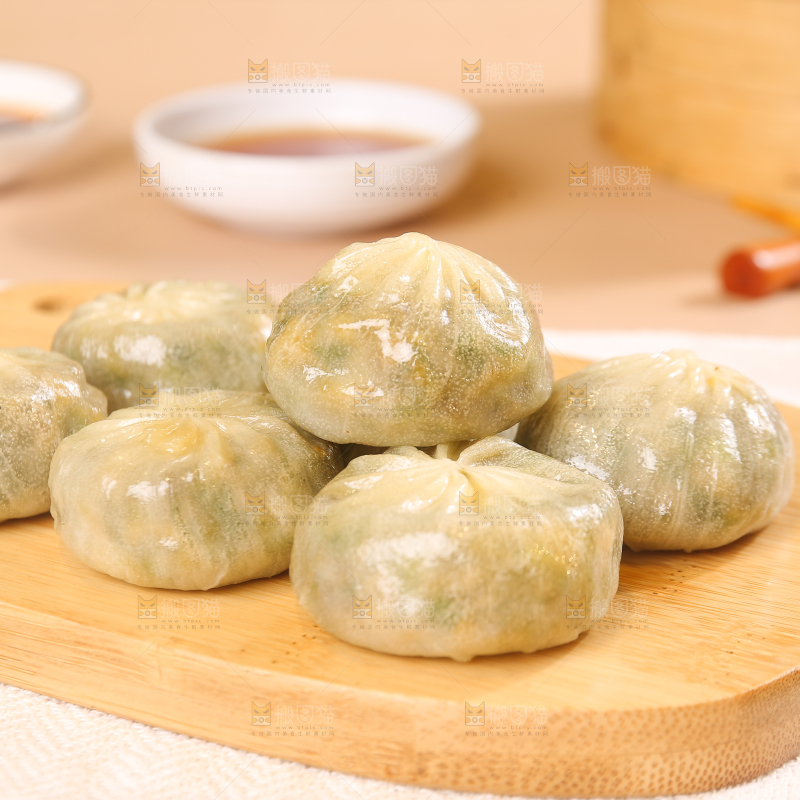 木底上摆放着的小包子