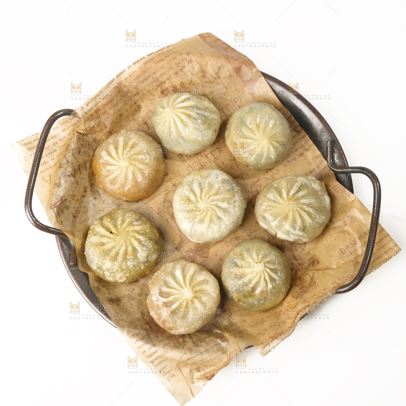 白底上的一盘小煎包