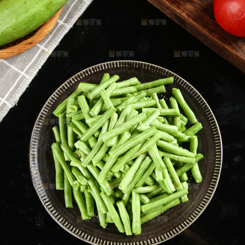 黑底上一盘豆角